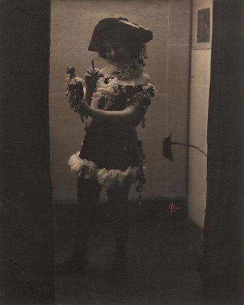 Paul Haviland :: Isabelle d’Armont, 1909, platinum print. | src 19th Century American Photographs at Lee Gallery