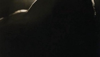 Edward J. Steichen :: British-born American-based actress Lynn Fontanne (born Lillie Louise Fontanne) as Nina Leeds, the desperate heroine of Eugene O'Neill’s controversial nine-act drama Strange Interlude, 1928. Gelatin silver print. | src Curiator