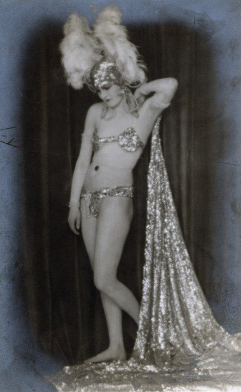 Madame d'Ora; Anita Berber Bildnis in Tanzpose; carte postale