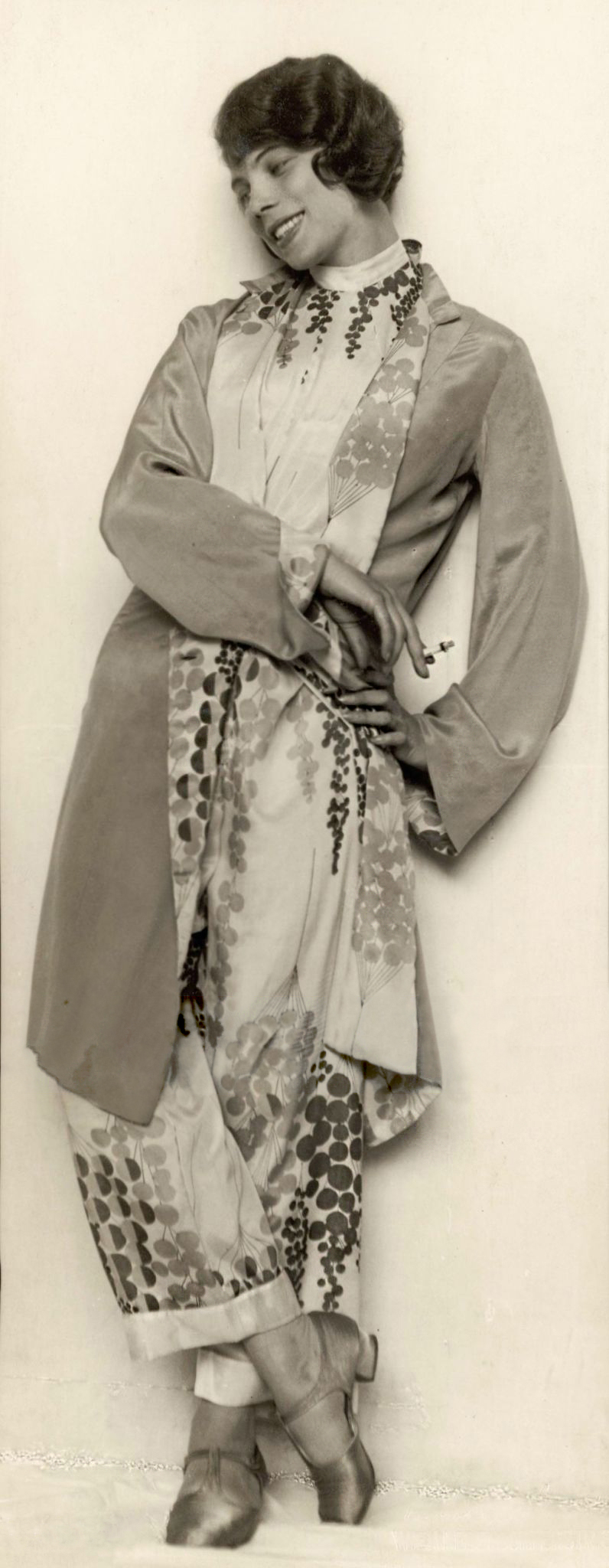 Trude Fleischmann :: Austrian dancer Tilly Losch photographed around 1930 [Die Tänzerin Tilly Losch, um 1925 (sic)] | src Getty Images
