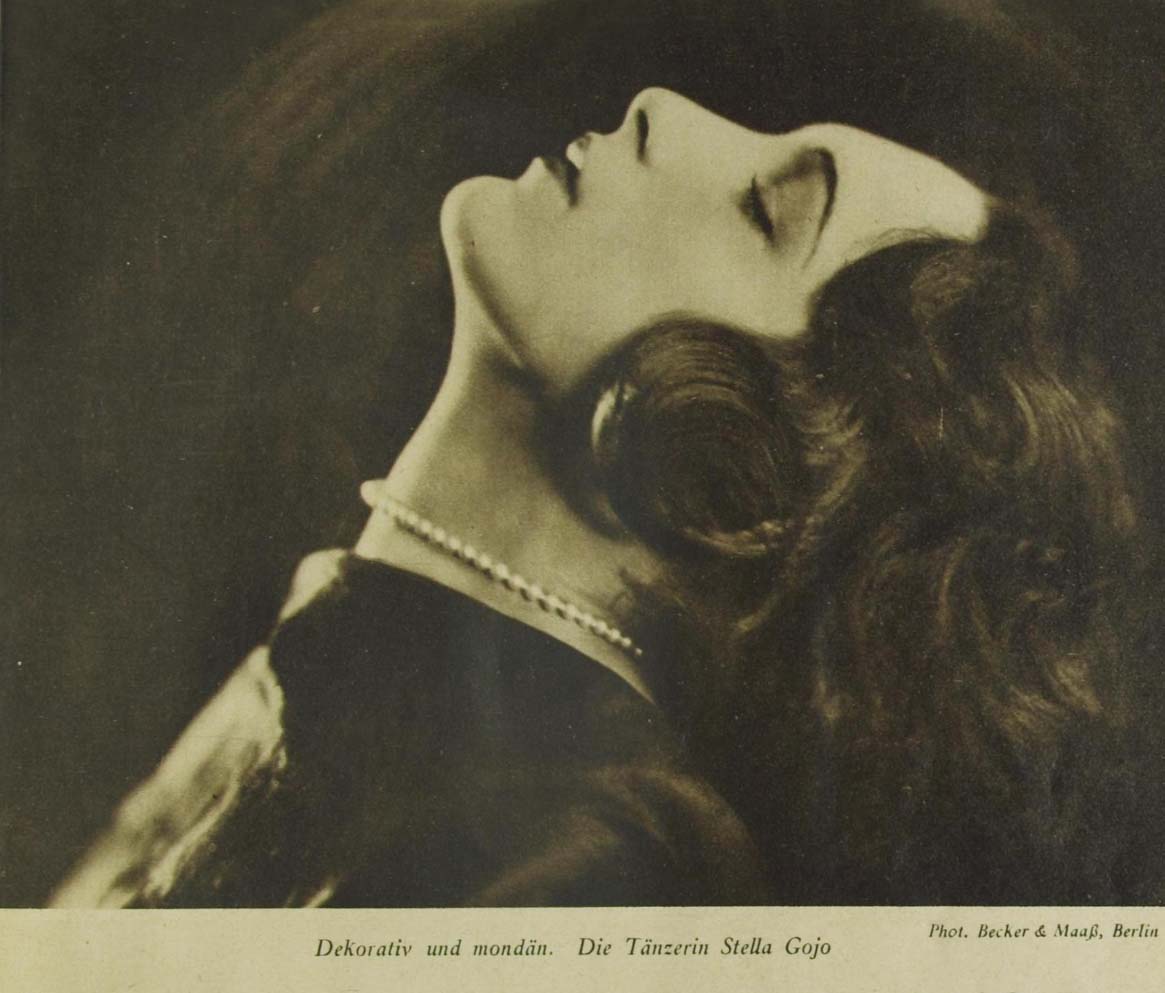Becker & Maaß :: Dekorativ und mondän. Die Tänzerin Stella Gojo. Scherl's Magazin, Band 4, H. 11, November 1928