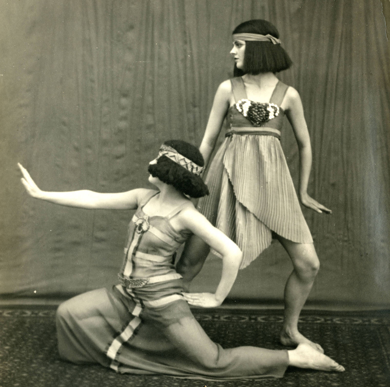 Putnam & Valentine ~ Denishawn Dancers, 1918. University of Washington: Special Collections / J. Willis Sayre Collection of Theatrical Photographs (SAYRE id. 10947)